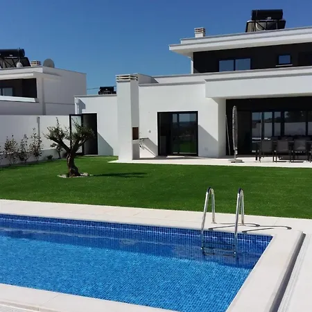 Holiday home Neue Moderne Mit Privatem Pool Famalicao